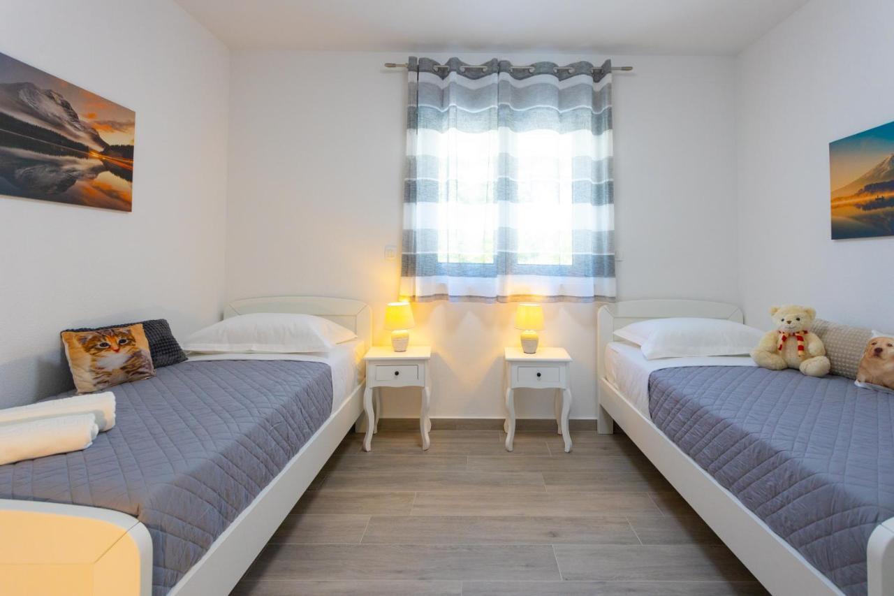 Apartments Jasa Deluxe Макарска Екстериор снимка