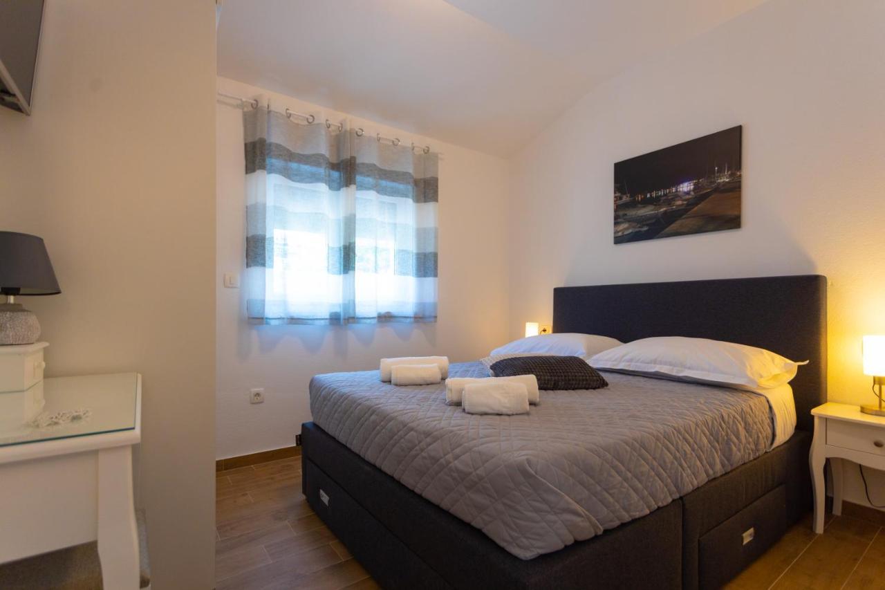 Apartments Jasa Deluxe Макарска Екстериор снимка