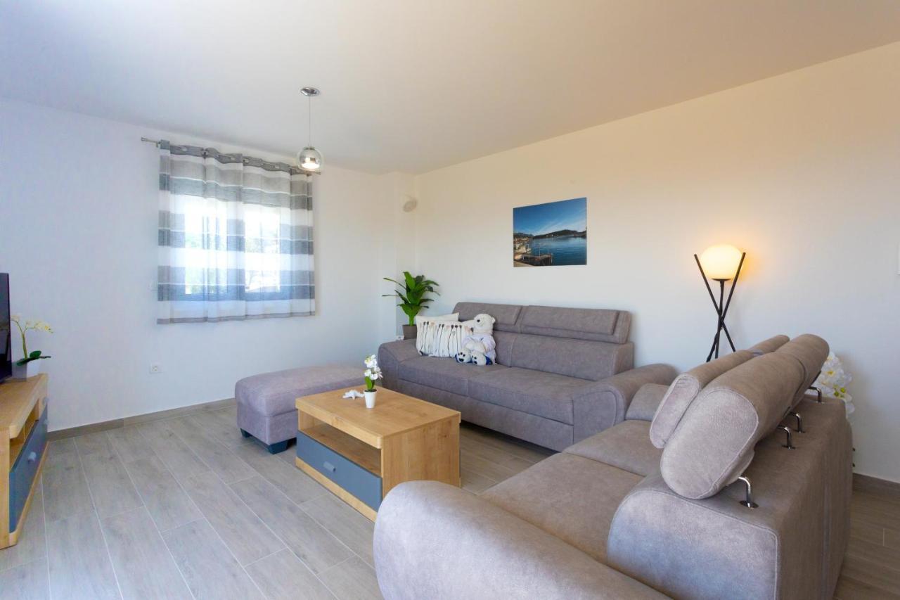 Apartments Jasa Deluxe Макарска Екстериор снимка