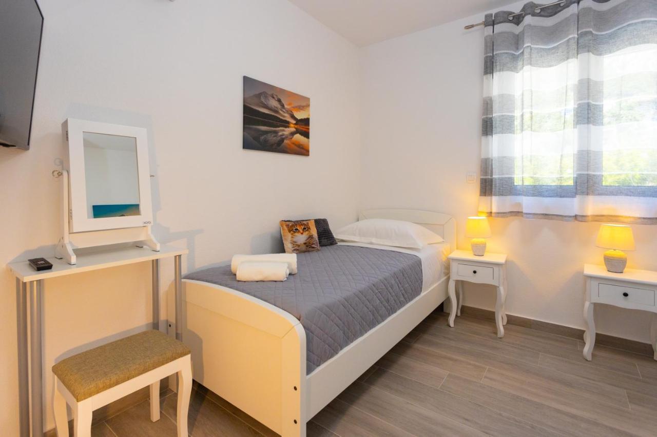 Apartments Jasa Deluxe Макарска Екстериор снимка