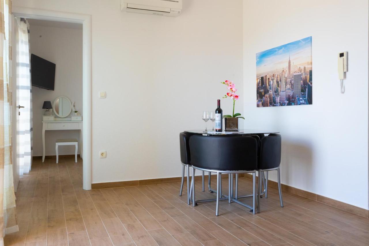 Apartments Jasa Deluxe Макарска Екстериор снимка