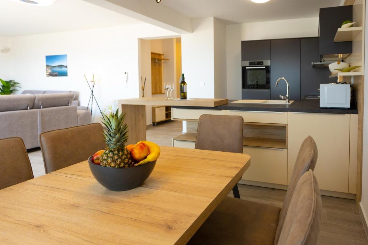 Apartments Jasa Deluxe Макарска Екстериор снимка
