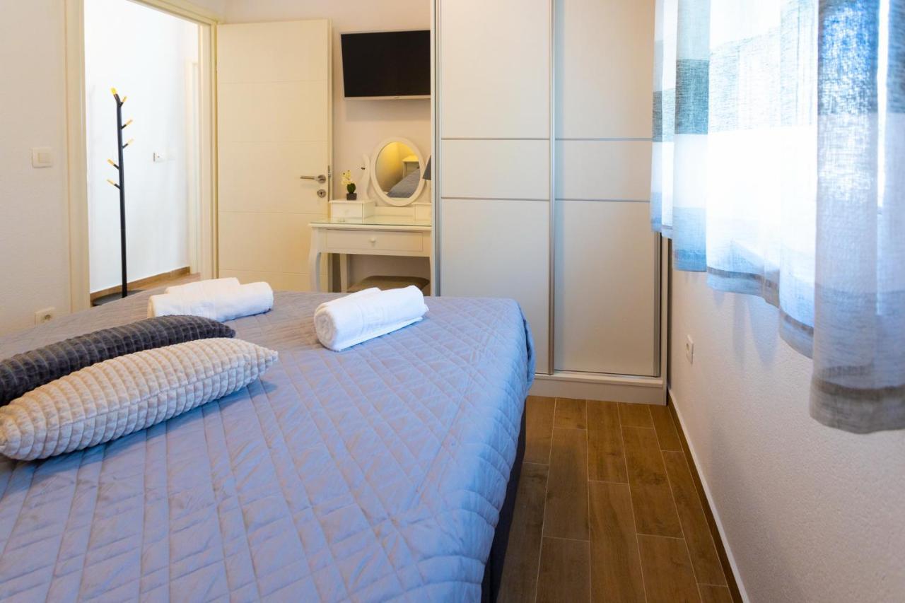 Apartments Jasa Deluxe Макарска Екстериор снимка