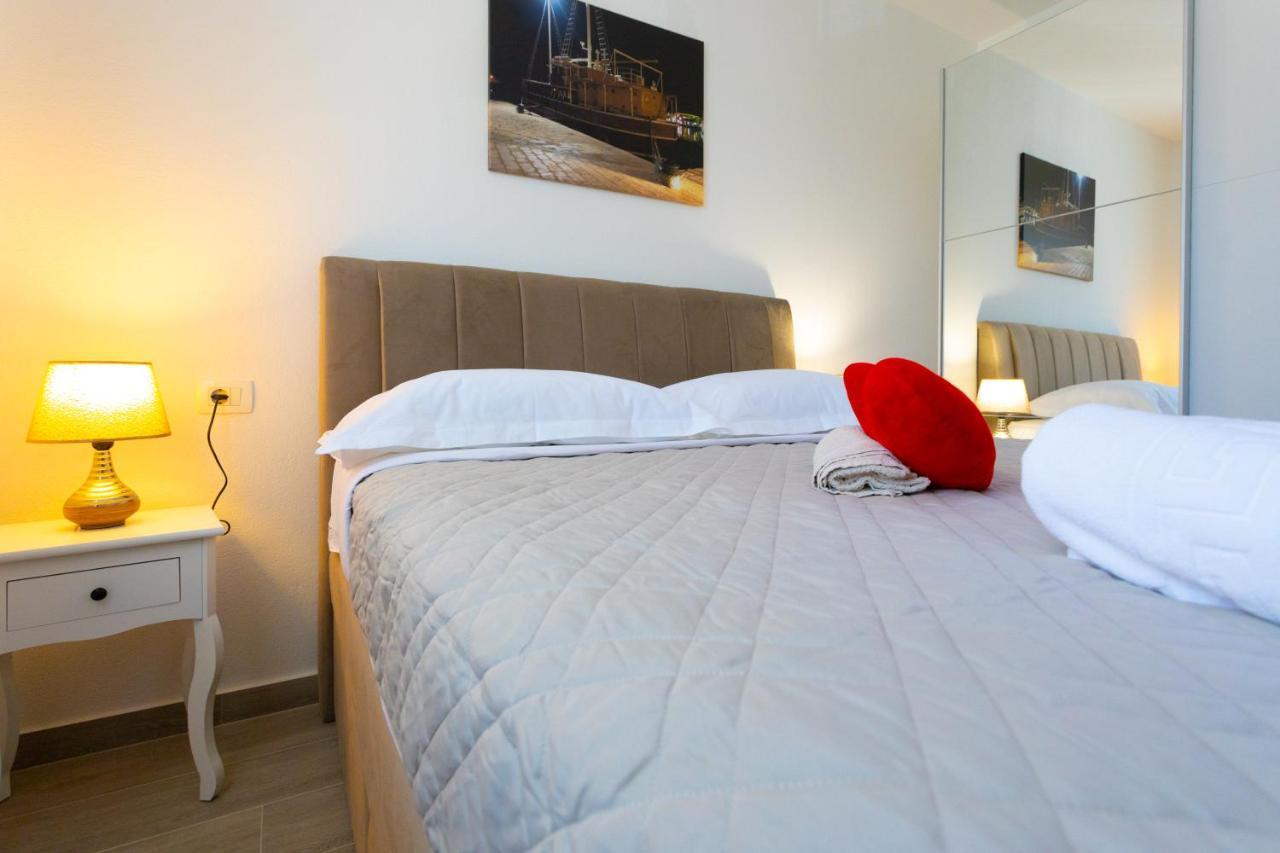 Apartments Jasa Deluxe Макарска Екстериор снимка