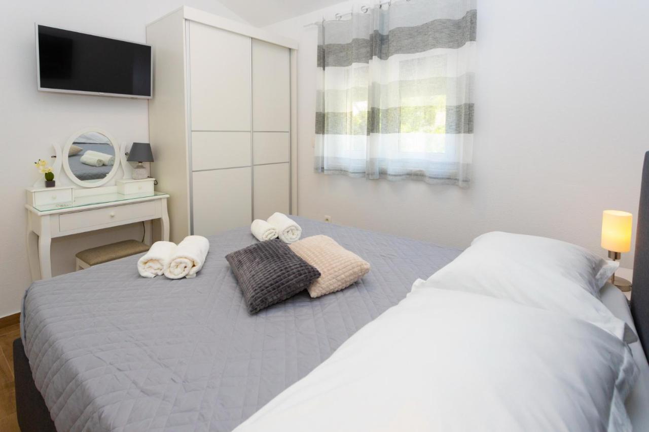 Apartments Jasa Deluxe Макарска Екстериор снимка